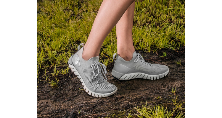  The North Face Oscilate 女装行山鞋