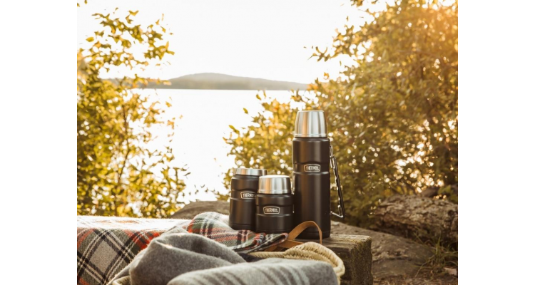 冬日露营必备用品：超有质感 Thermos 真空保温杯