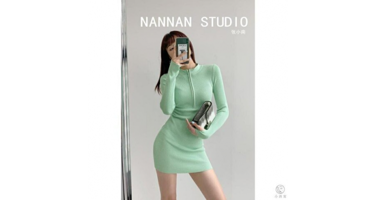 长袖针织紧身连身裙拉链半高领包臀短裙女秋冬