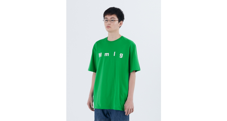设计简洁搭配度非常高