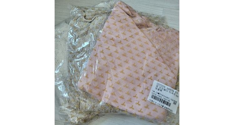 韩国 attrangs off shoulder tshirt