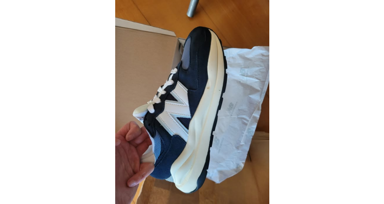 日本乐天 - New Balance M57/40